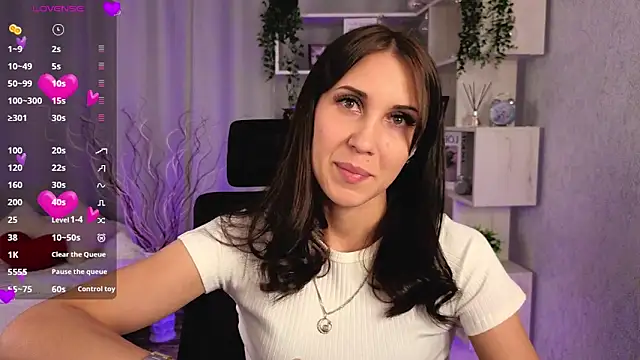 DreamVelour online show from November 11, 2025, 8:25 pm