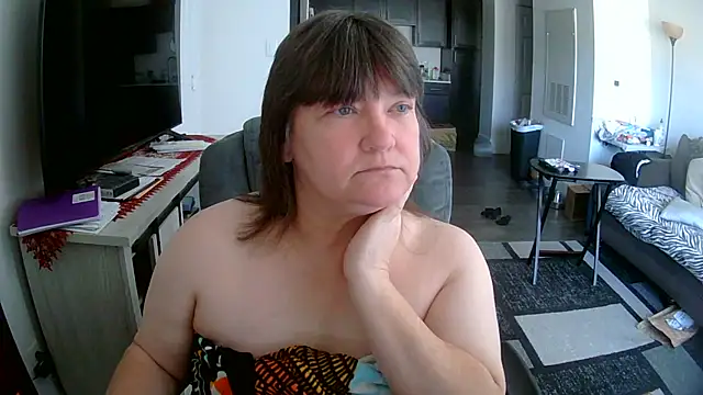 Snapshot of Buggy1965 chatting on October 6, 2025, 3:13 pm Buggy1965 online show from October 6, 2025, 3:13 pm