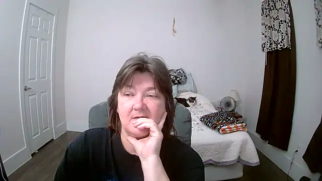 Snapshot of Buggy1965 chatting on November 12, 2025, 1:04 pm Buggy1965 online show from November 12, 2025, 1:04 pm