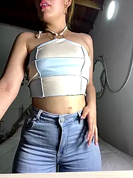 Snapshot of Bleer_Rousse chatting on November 8, 2025, 10:24 pm Bleer Rousse online show from November 8, 2025, 10:24 pm