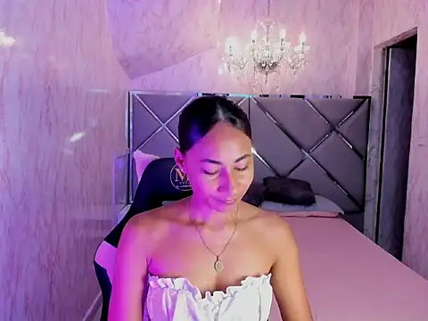 Nia imanni online show from October 3, 2025, 7:37 pm