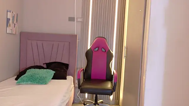 Snapshot of meli_peach1 chatting on November 28, 2025, 7:25 pm meli peach1 online show from November 28, 2025, 7:25 pm