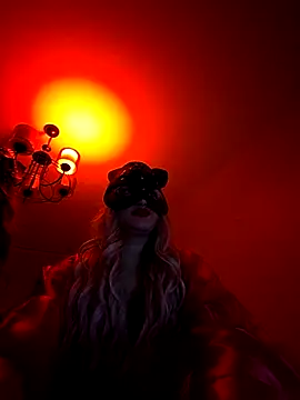 tweenswinger online show from September 27, 2025, 8:04 pm