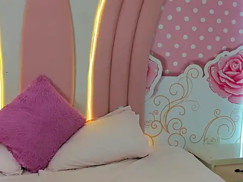 SofiaaBigBoobs online show from December 4, 2025, 12:04 pm