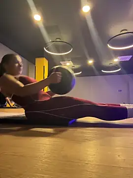 Anavalle online show from November 19, 2025, 5:46 pm