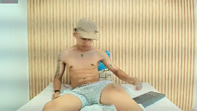 Frayhot777 online show from February 12, 2026, 8:14 am