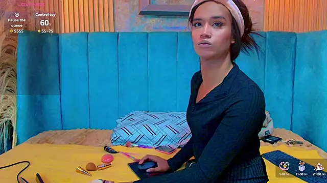 briannyte25 online show from October 13, 2025, 1:34 pm