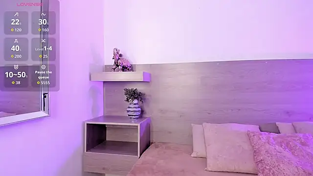 Ivana Hall online show from November 24, 2025, 7:47 pm