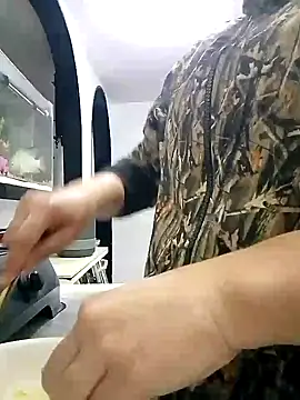 Snapshot of abysaenz chatting on October 8, 2025, 4:03 am abysaenz online show from October 8, 2025, 4:03 am