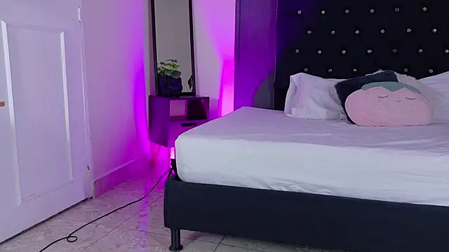 Snapshot of Kataaleya__12 chatting on October 29, 2025, 12:04 pm Kataaleya 12 online show from October 29, 2025, 12:04 pm