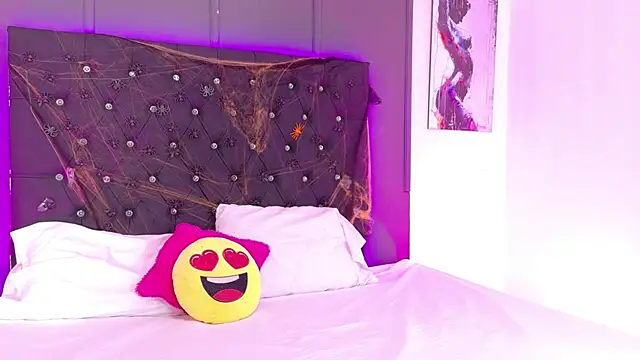 Snapshot of Kataaleya__12 chatting on November 4, 2025, 11:58 am Kataaleya 12 online show from November 4, 2025, 11:58 am