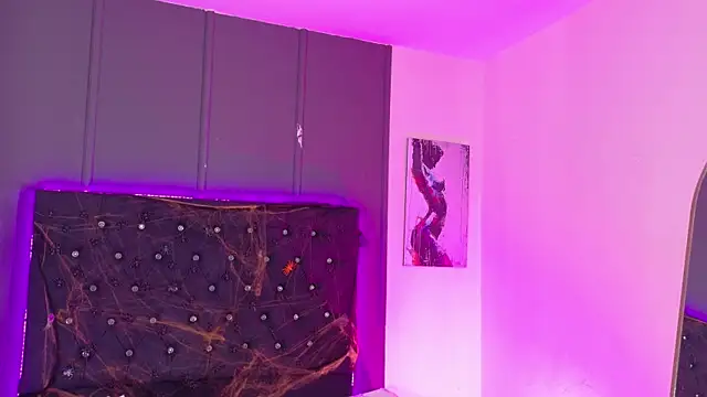 Snapshot of Kataaleya__12 chatting on October 31, 2025, 12:02 pm Kataaleya 12 online show from October 31, 2025, 12:02 pm