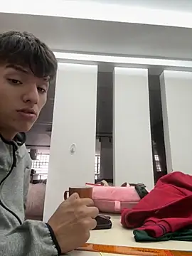 Snapshot of _Kinky69_ chatting on October 31, 2025, 7:32 pm Kinky69 online show from October 31, 2025, 7:32 pm