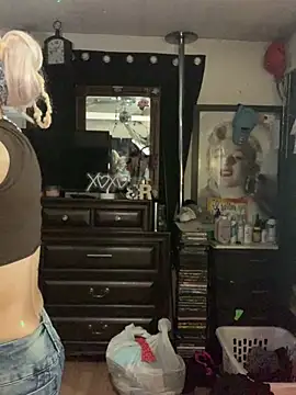 blondebarbiebae online show from April 12, 2026, 2:37 am