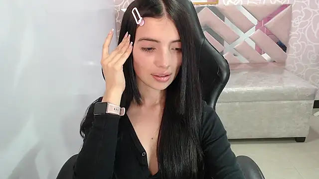 cynthia ch online show from November 11, 2025, 3:01 am