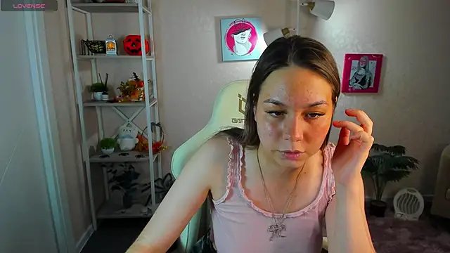 Al1ice Moures online show from November 21, 2025, 8:46 am