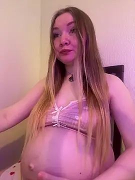 Snapshot of Amalie_Smith chatting on May 14, 2026, 7:27 am Amalie Smith online show from May 14, 2026, 7:27 am