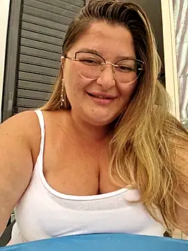 Snapshot of HornyBella88 chatting on October 4, 2025, 11:12 am HornyBella88 online show from October 4, 2025, 11:12 am