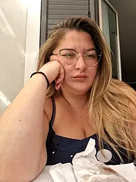 Snapshot of HornyBella88 chatting on October 19, 2025, 8:17 am HornyBella88 online show from October 19, 2025, 8:17 am