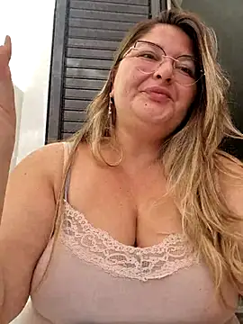 Snapshot of HornyBella88 chatting on October 10, 2025, 9:21 am HornyBella88 online show from October 10, 2025, 9:21 am