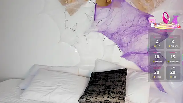 Snapshot of CharlottePetitte chatting on October 28, 2025, 8:08 pm CharlottePetitte online show from October 28, 2025, 8:08 pm