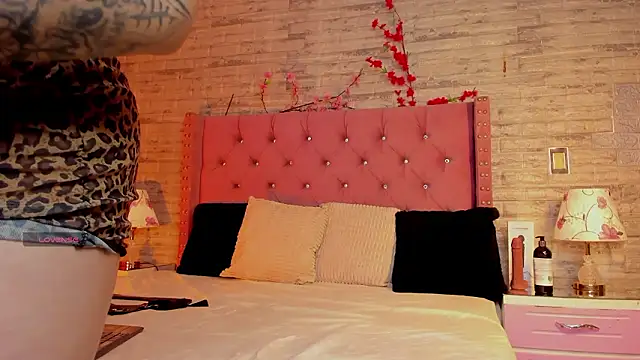 NaiaWhisper online show from February 26, 2026, 1:00 pm