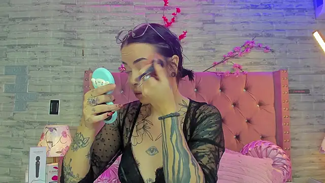 NaiaWhisper online show from November 16, 2025, 2:22 pm