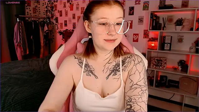 Ayla Hicks online show from October 13, 2025, 3:08 am