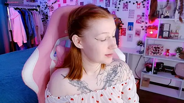 Ayla Hicks online show from November 10, 2025, 3:33 am