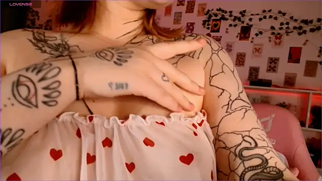 Ayla Hicks online show from October 16, 2025, 3:59 am