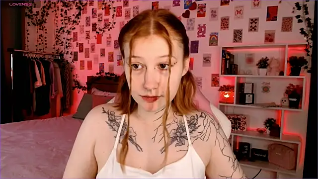 Ayla Hicks online show from October 1, 2025, 3:11 am