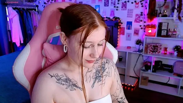 Ayla Hicks online show from November 11, 2025, 6:58 pm