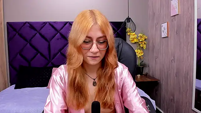 Snapshot of ChloeCampbell03 chatting on November 2, 2025, 2:44 pm ChloeCampbell03 online show from November 2, 2025, 2:44 pm