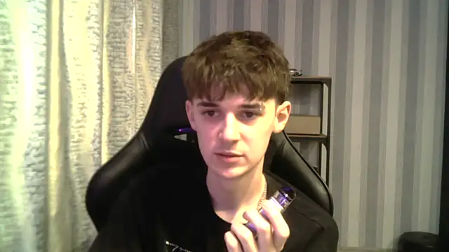 Snapshot of Hoot_Dude_ chatting on December 18, 2025, 12:20 pm Hoot Dude online show from December 18, 2025, 12:20 pm