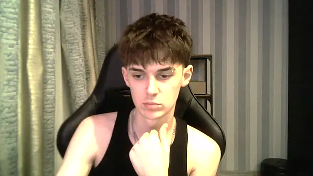 Hoot Dude  online show from December 15, 2025, 3:18 pm