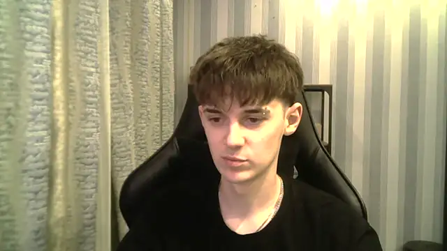 Hoot Dude  online show from December 16, 2025, 5:39 pm