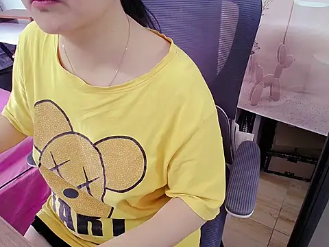 Snapshot of Lilya_39 chatting on November 6, 2025, 2:04 am Lilya 39 online show from November 6, 2025, 2:04 am