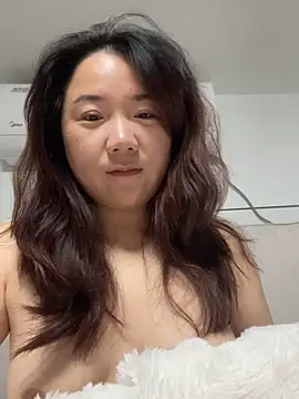 Snapshot of Momo-9988 chatting on November 4, 2025, 3:38 pm Momo-9988 online show from November 4, 2025, 3:38 pm