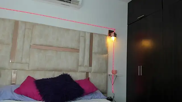 emily  walker online show from November 28, 2025, 12:27 pm