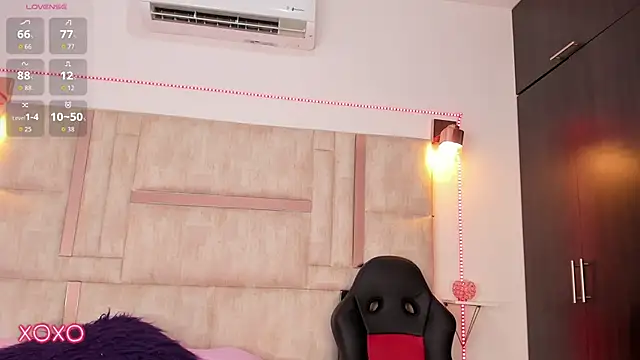 emily  walker online show from November 13, 2025, 12:53 pm