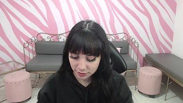 Snapshot of saabrina_ chatting on December 18, 2025, 1:15 pm saabrina online show from December 18, 2025, 1:15 pm