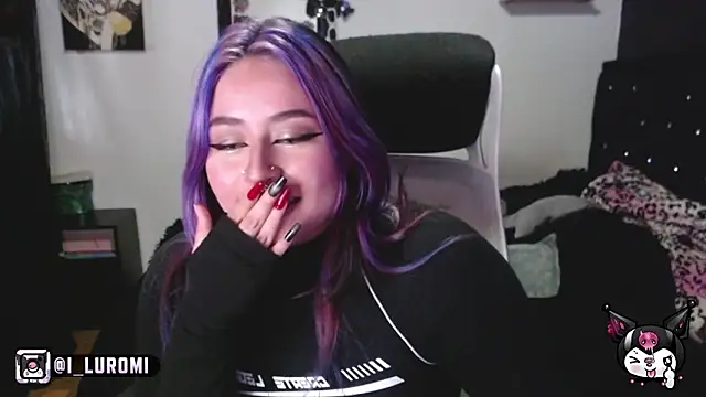 Iluromi online show from November 14, 2025, 6:22 pm