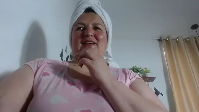 Snapshot of SweetRouse__ chatting on November 26, 2025, 2:28 pm SweetRouse online show from November 26, 2025, 2:28 pm