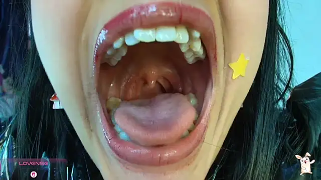 Hinata 21  online show from April 11, 2026, 3:16 pm