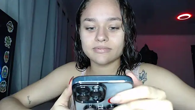 Snapshot of LittleCheerry69 chatting on December 3, 2025, 2:49 pm LittleCheerry69 online show from December 3, 2025, 2:49 pm