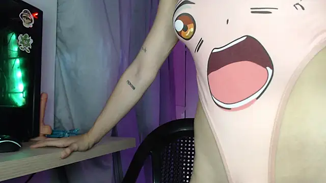 Snapshot of LittleCheerry69 chatting on November 10, 2025, 6:46 pm LittleCheerry69 online show from November 10, 2025, 6:46 pm