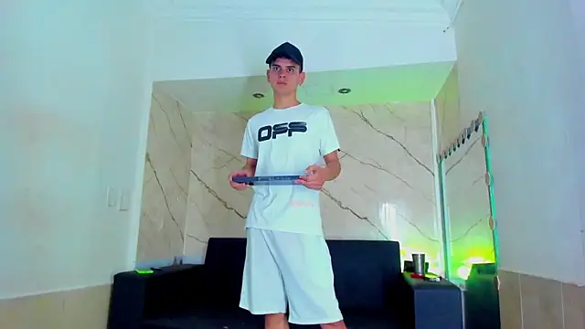 ALEX MILLER25 online show from November 3, 2025, 4:39 am