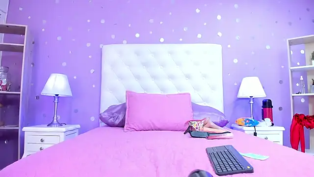 Snapshot of alana_johnson_0 chatting on September 30, 2025, 12:44 pm alana johnson 0 online show from September 30, 2025, 12:44 pm