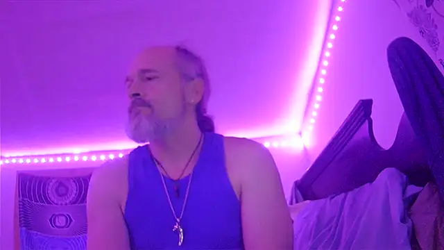 HippieDad333 online show from December 17, 2025, 12:04 am