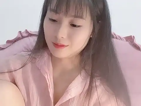 Snapshot of Lie_liee chatting on April 23, 2026, 1:35 pm Lie liee online show from April 23, 2026, 1:35 pm